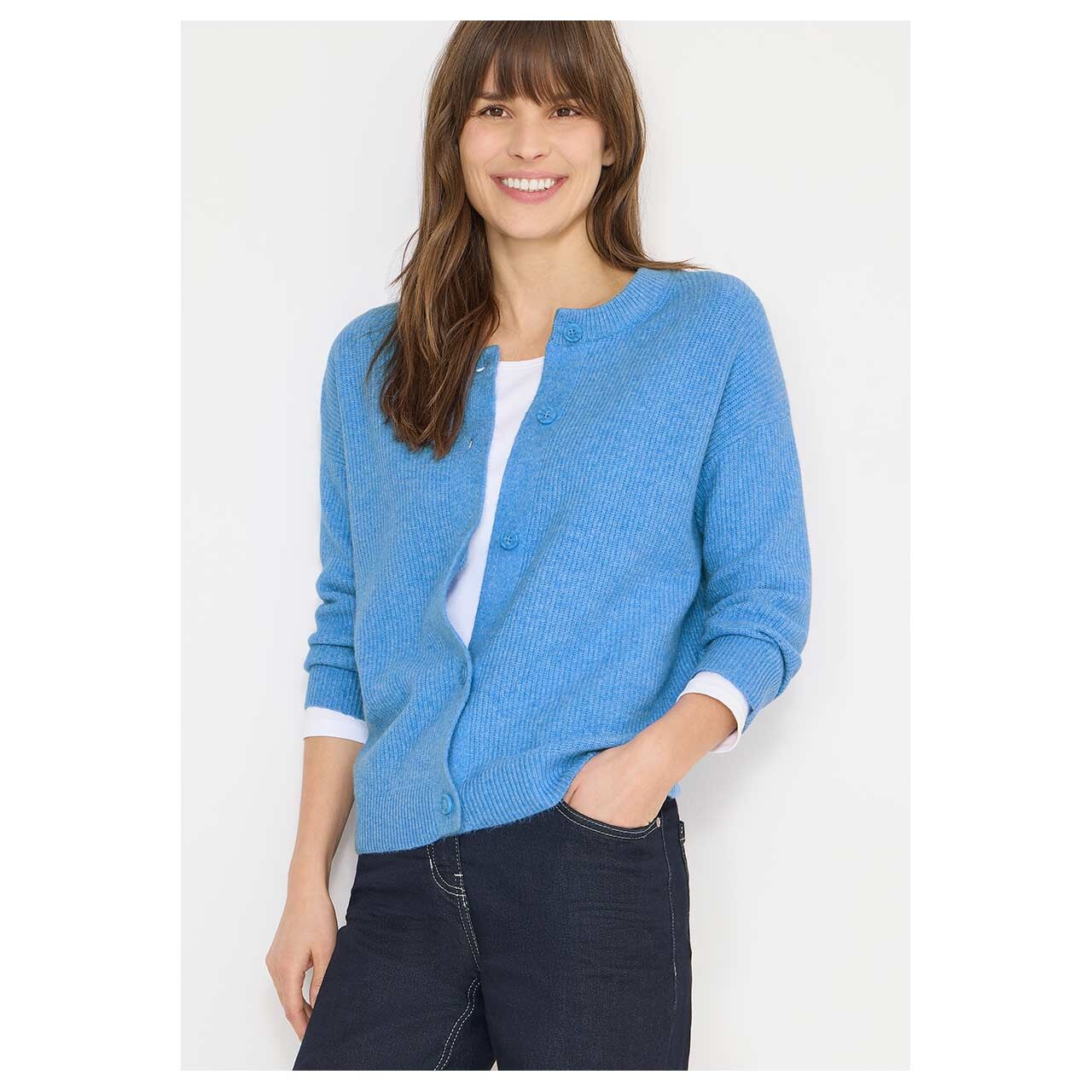 Damen Strickjacke Short Cardigan von Cecil in Blau meliert, detaillierte Vorderansicht am Model