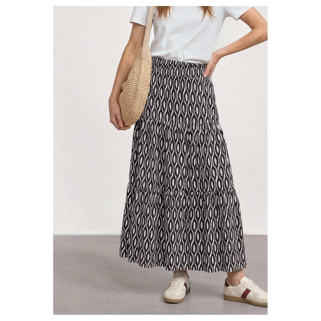 Damen Rock Maxi Volant von Street One in Schwarz mit Print, Vorderansicht am Model