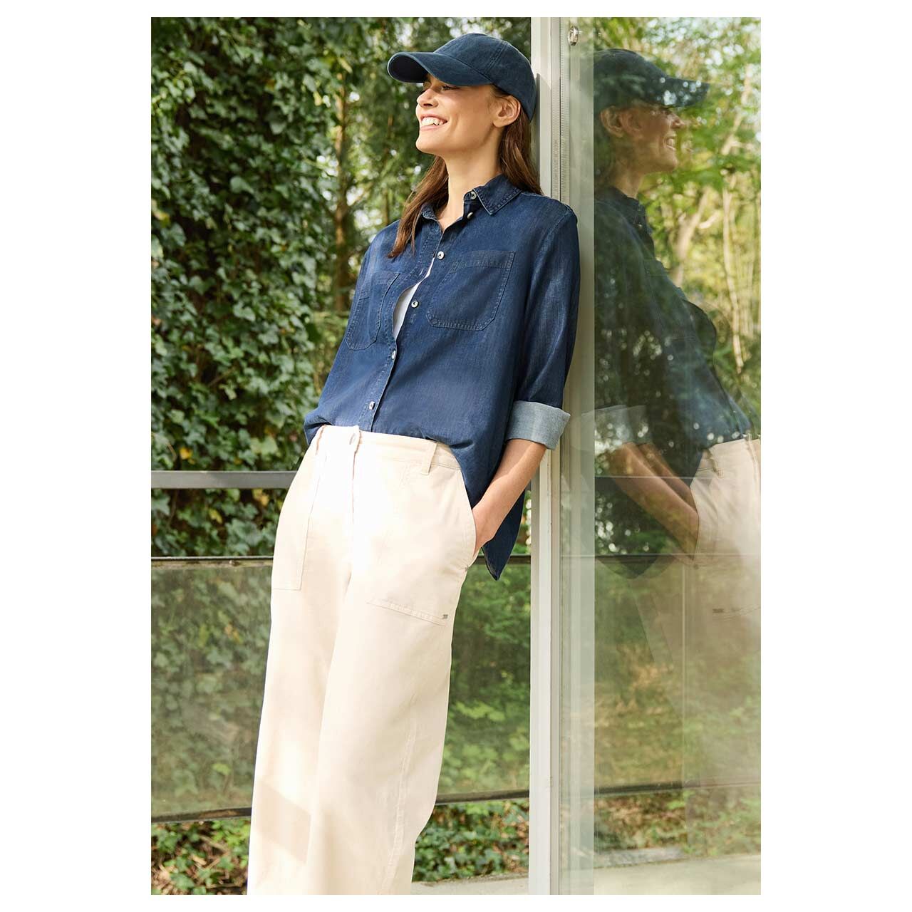 Damen Langarm Bluse Denim Cotton Look von Cecil in Dunkelblau, Ganzkörperansicht vom Model gestylt