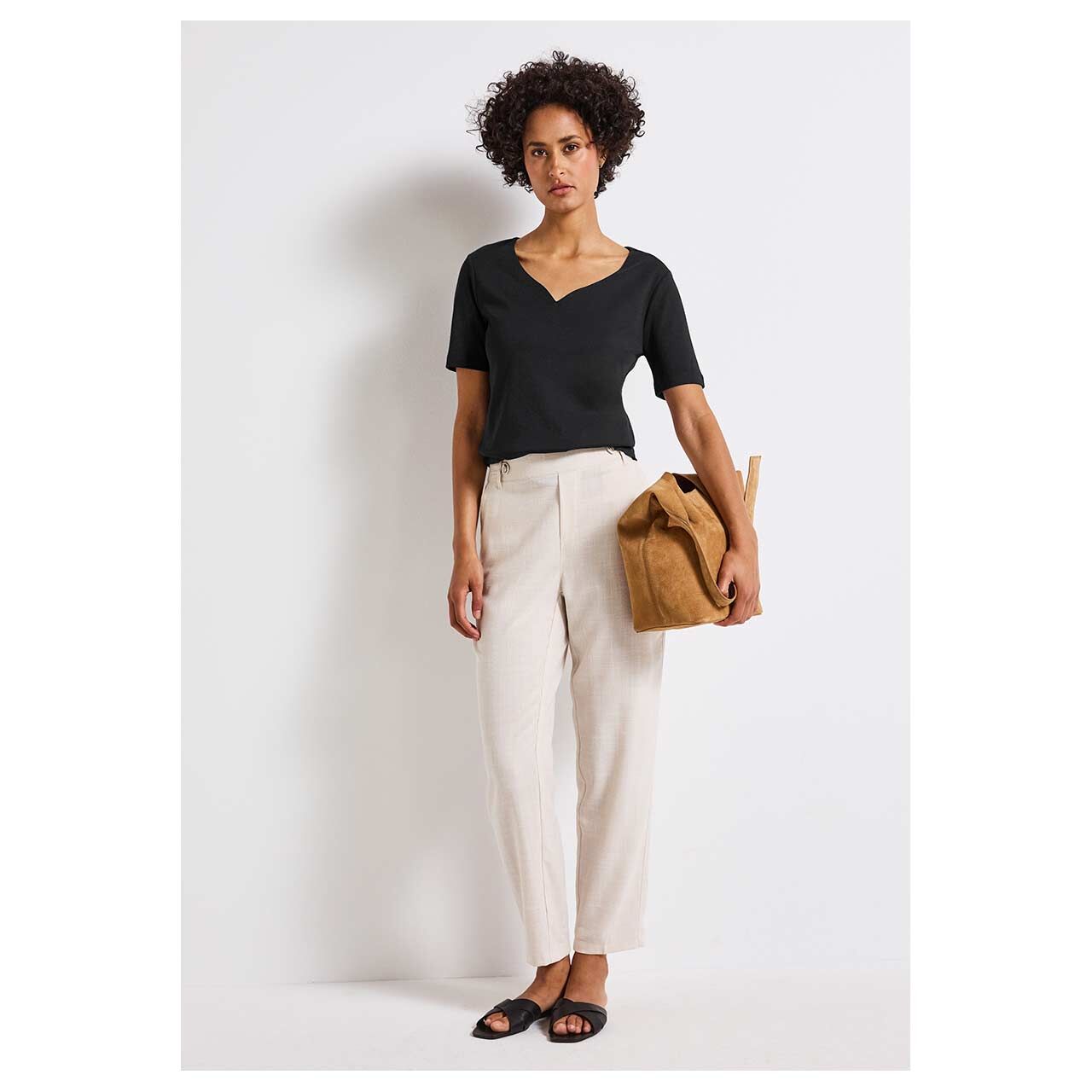 Damen T-Shirt Heart Neckline von Street One in Schwarz, Ganzkörperansicht