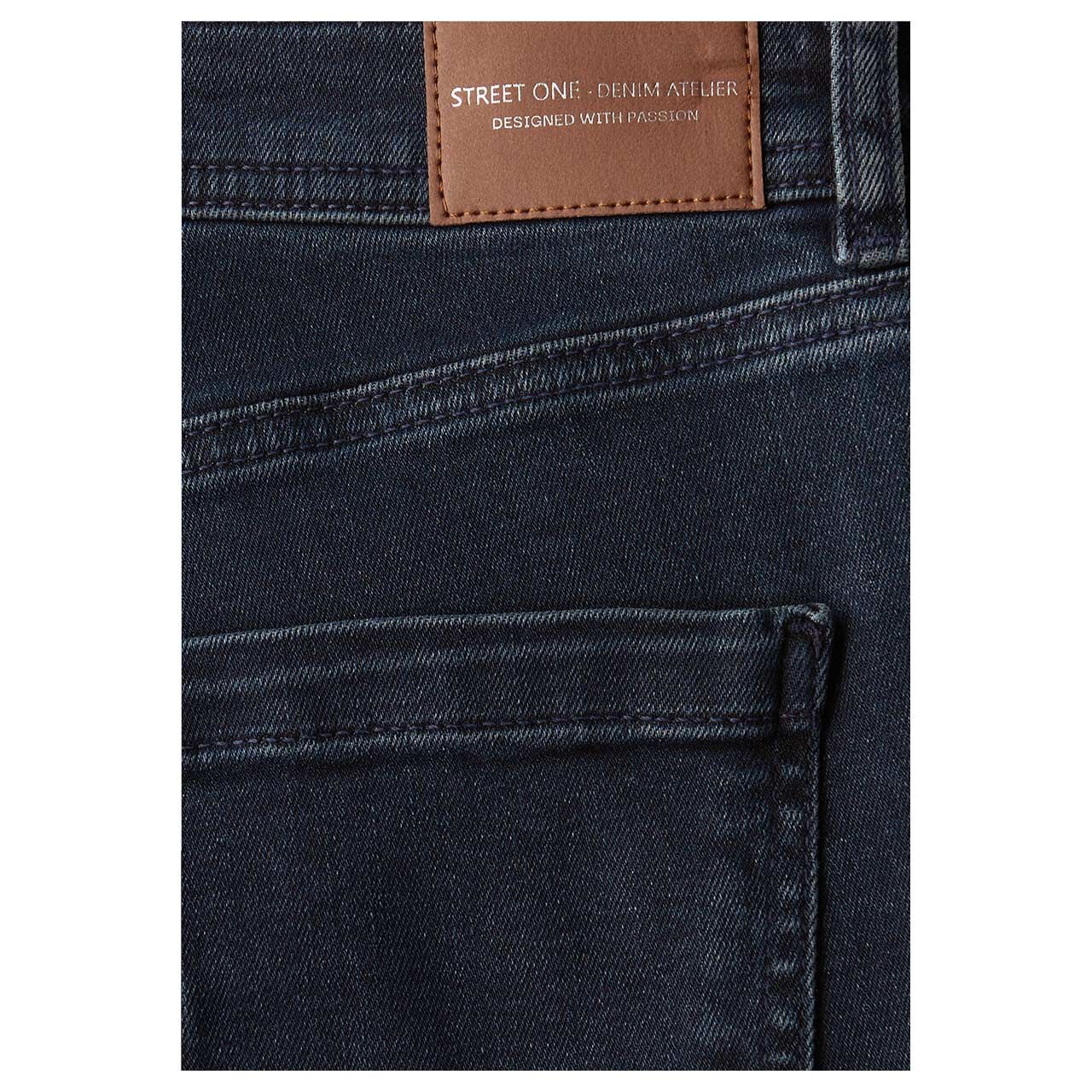 Damenjeans York von Street One in Dunkelblau angewaschen, Detailansicht Markenpatch