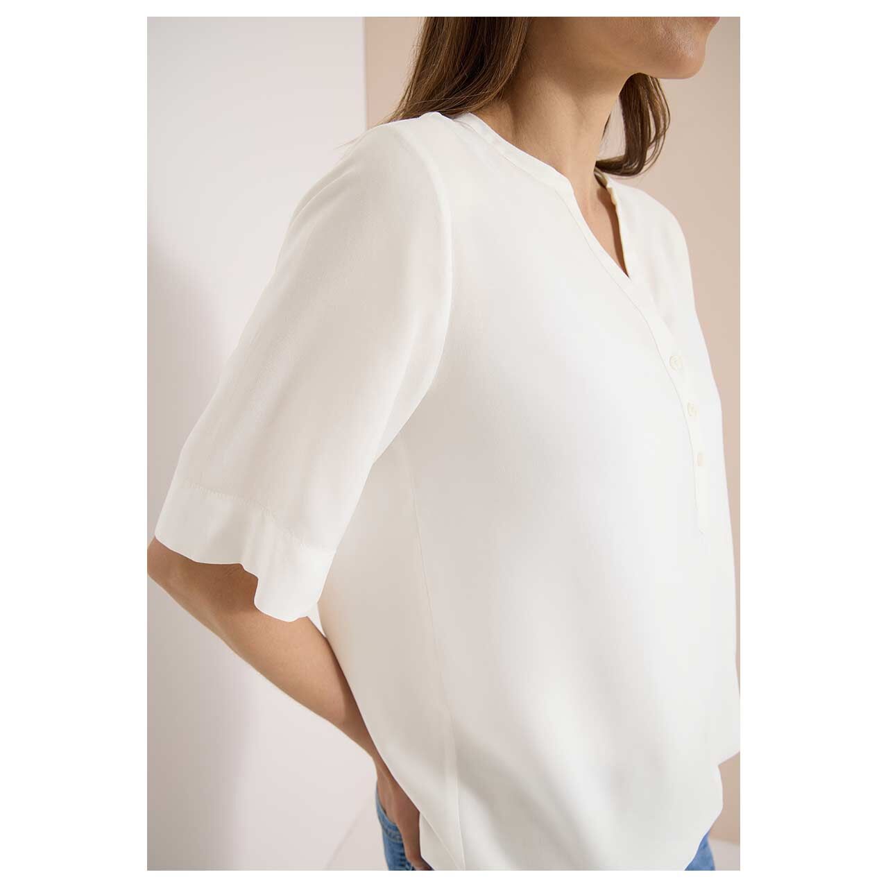 Damen Kurzarm Bluse Solid Splitneck von Cecil in Dunkelblau, Seitenansicht am Model