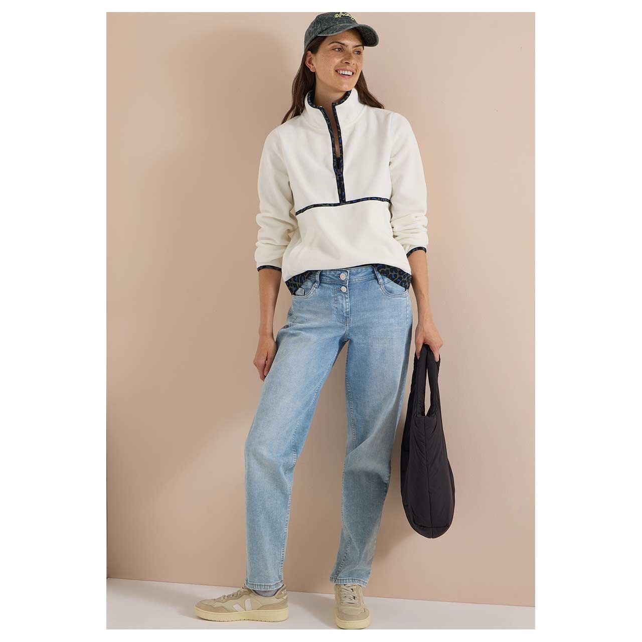 Damen Sweatshirt Troyer Fleece von Cecil in Cremeweiß mit Print, Ganzkörperansicht am Model