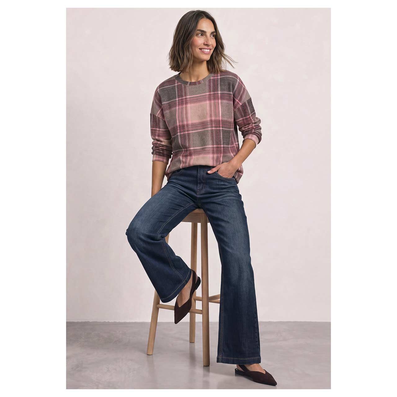 Damen Langarm Shirt Printed Soft Round Neck von Street One in Beige mit Print, Ganzkörperansicht am Model