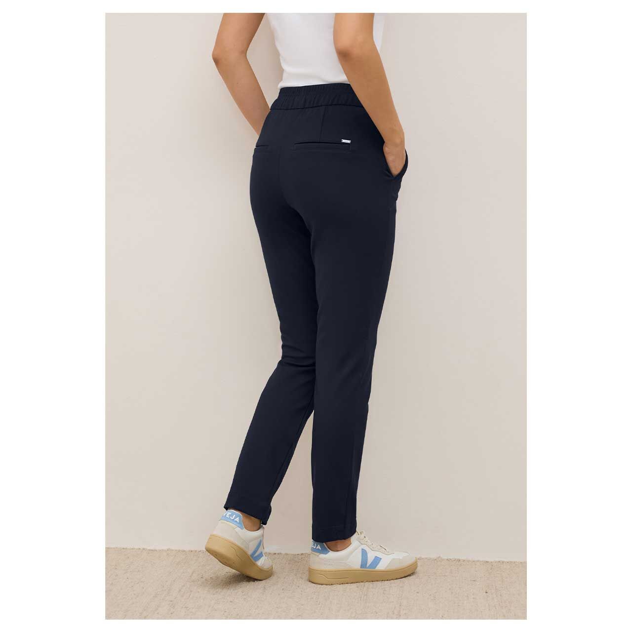 Stretch Damenhose Jogpants Tracey von Cecil in Dunkelblau, Rückansicht am Model