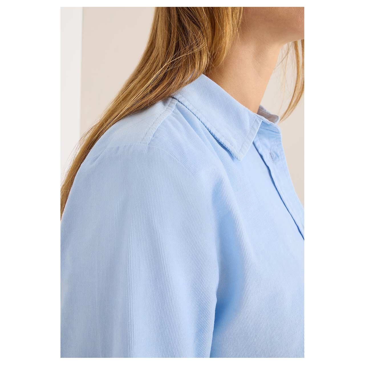 Damen Langarm Cord Bluse Solid Corduroy von Cecil in Hellblau, detaillierte Seitenansicht am Model