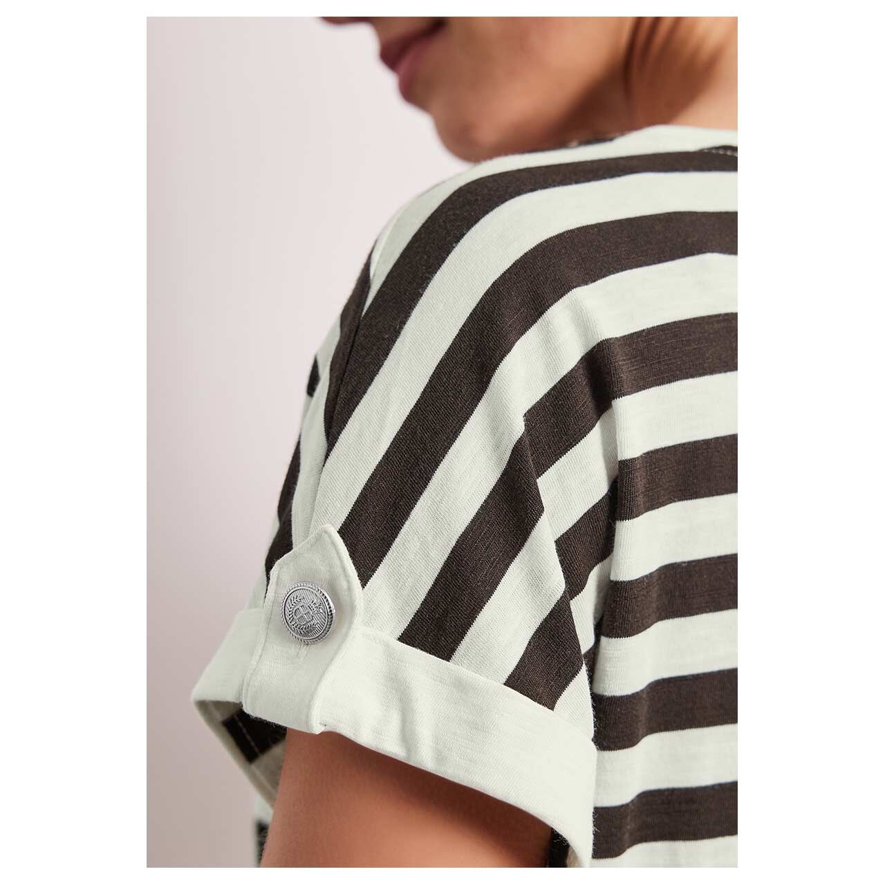 Damen T-Shirt Basic Deco Buttons von Street One in Dunkelbraun gestreift, Schulteransicht am Model