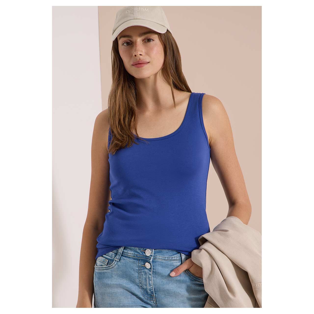 Damen Top Linda von Cecil in Blau, gestylte Vorderansicht am Model