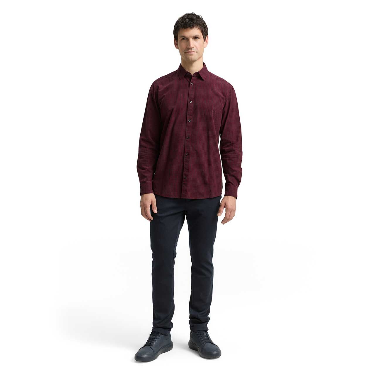 Herren Hemd von Tom Tailor in Rot kariert, Ganzkörperansicht am Model