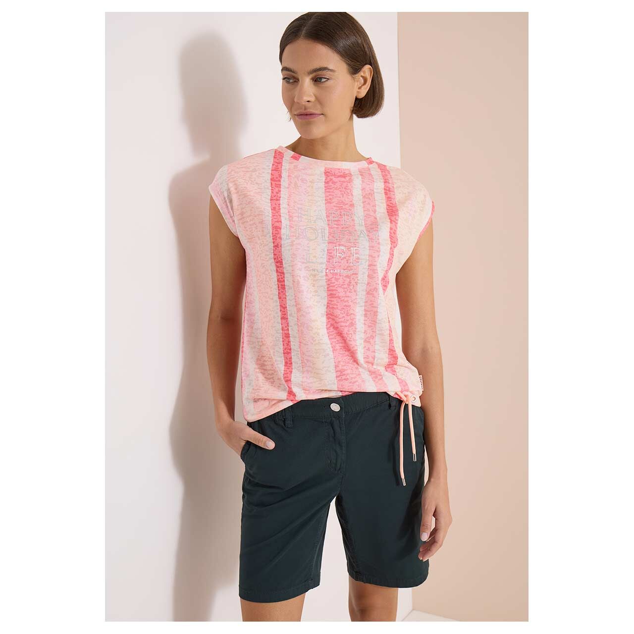 Damen T-Shirt Happy Holiday Life von Cecil in Korallenrot mit Print, Vorderansicht am Model