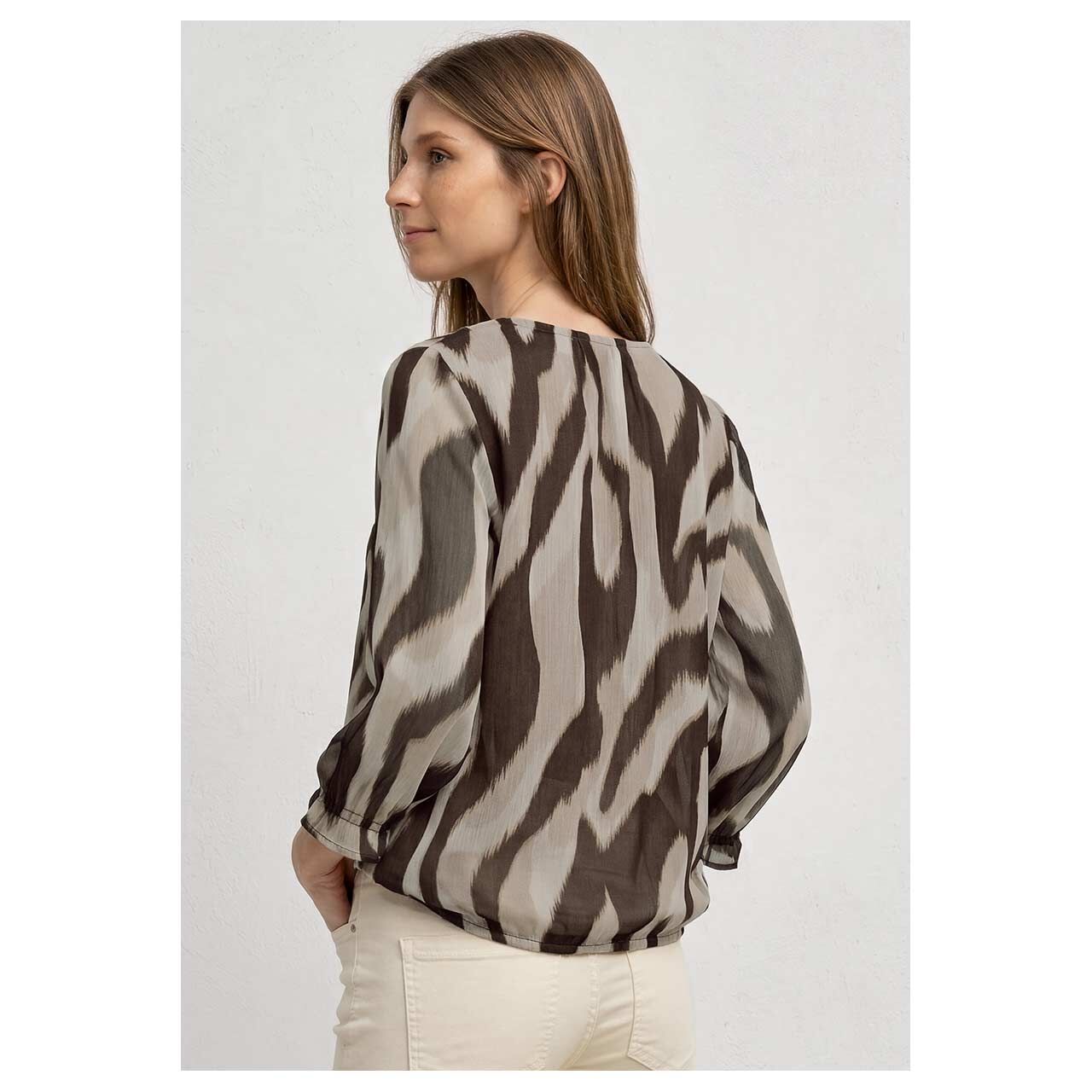 Damen 3/4 Arm Bluse Chiffon Tunic von Street One in Dunkelbraun mit Print, Rückansicht am Model