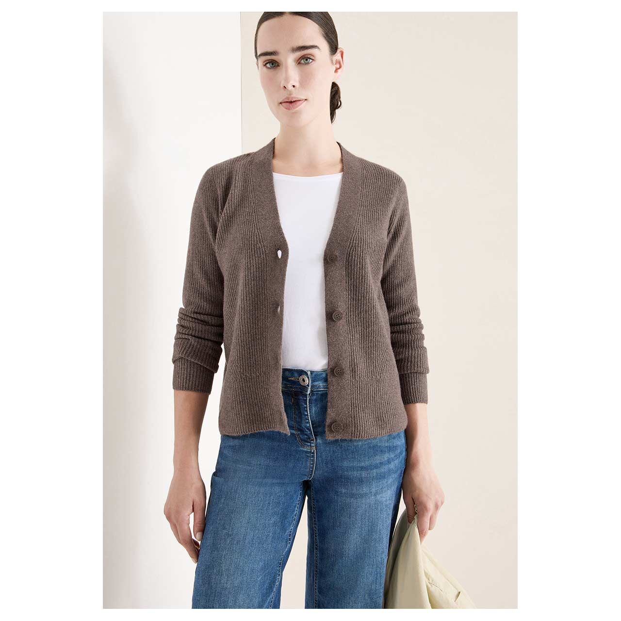 Damen Strickjacke Cosy Rib Mix Cardigan von Cecil in Braun meliert, Vorderansicht am Model