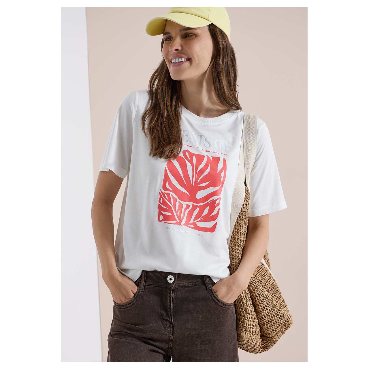 Damen T-Shirt Monstera Print von Cecil in Cremeweiß mit Print, detaillierte Vorderansicht am Model