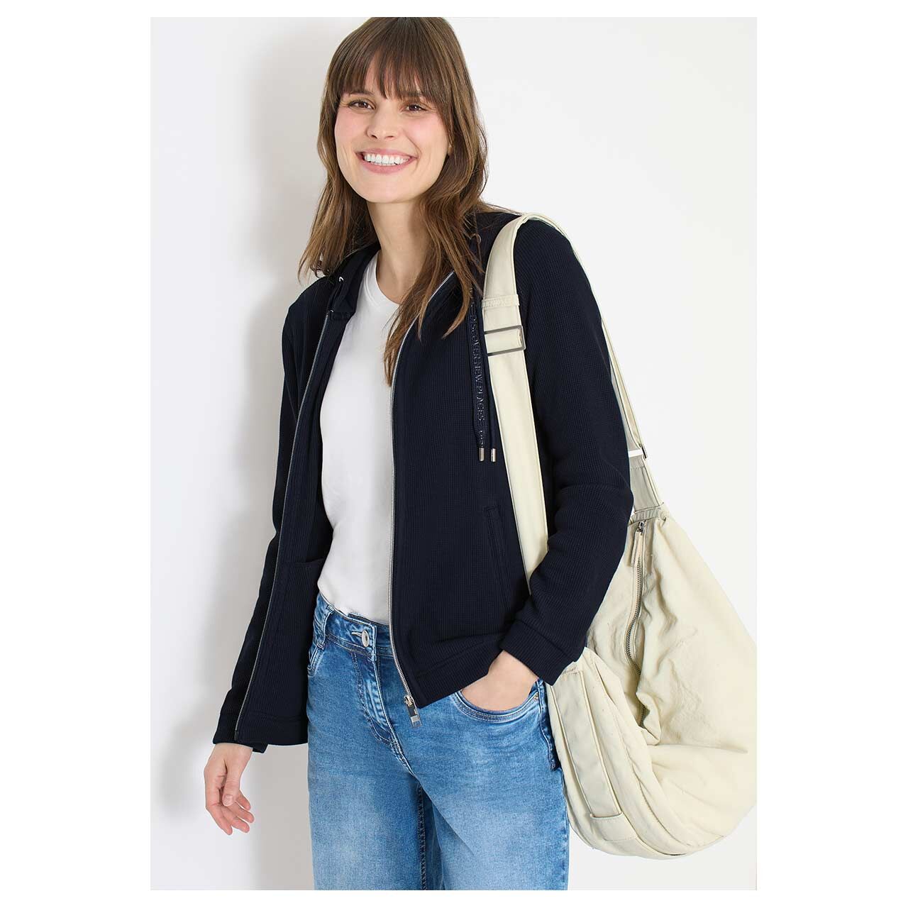 Damen Hoodie Shirtjacke von Cecil in Dunkelblau, Vorderansicht mit Model