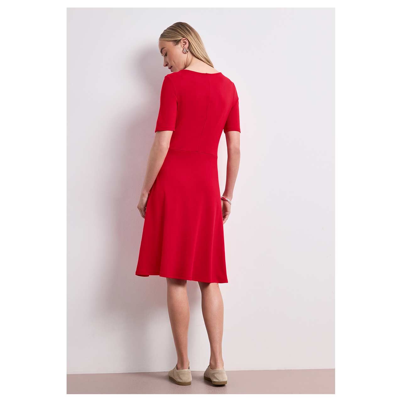 Damen Kurzarm Kleid Jersey Dress von Street One in Rot, Rückansicht am Model
