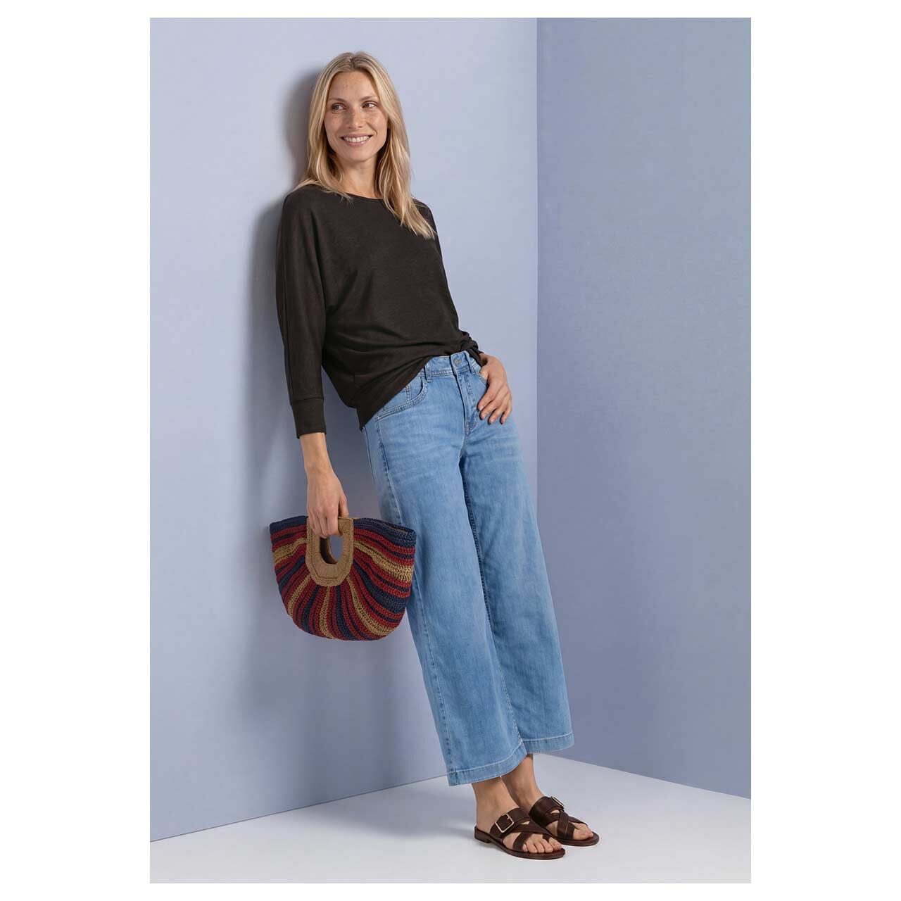 Damen 3/4 Arm Shirt Batwing von Street One in Dunkelbraun meliert, Ganzkörperansicht am Model