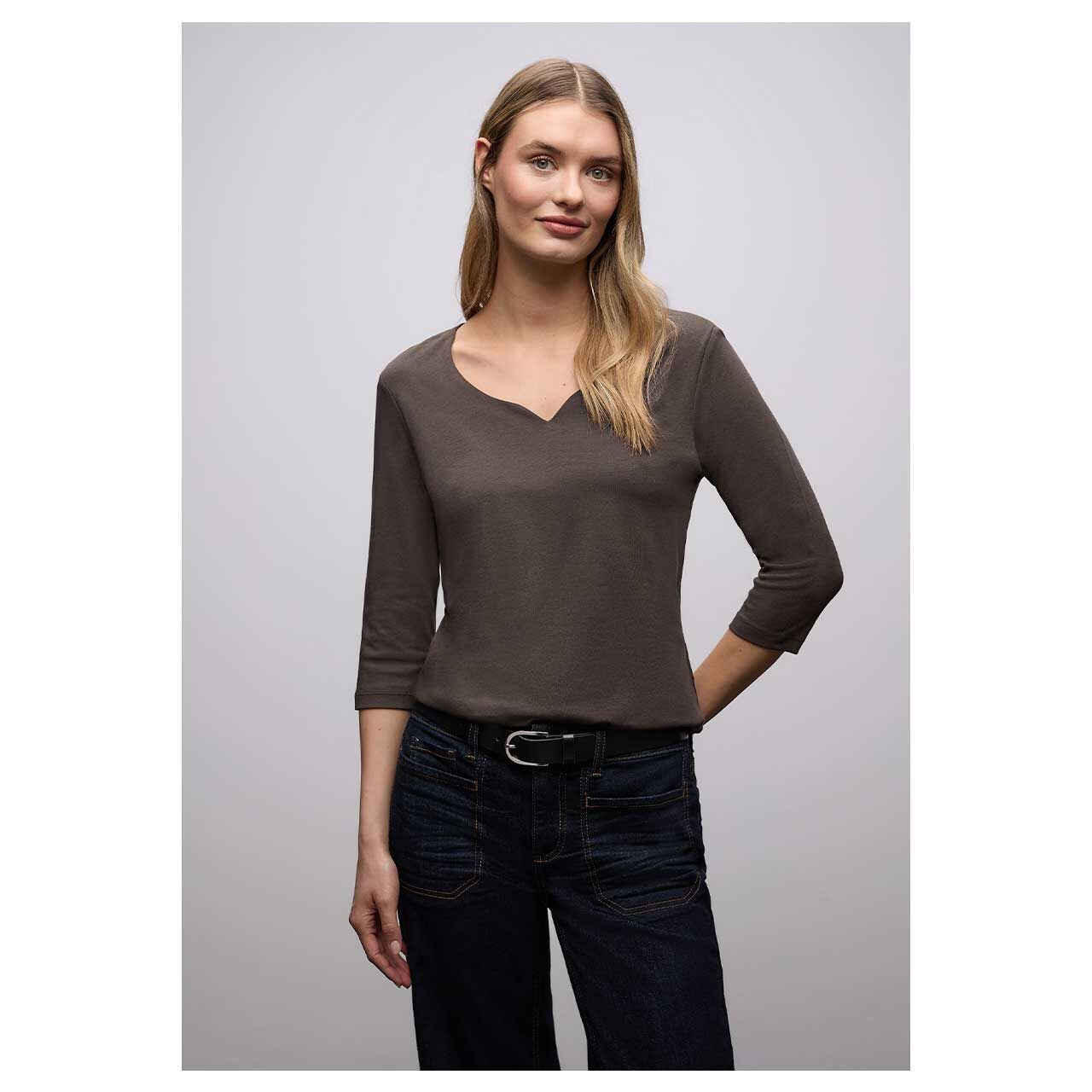 Damen 3/4 Arm Shirt von Street One in Dunkelbraun, Vorderansicht am Model