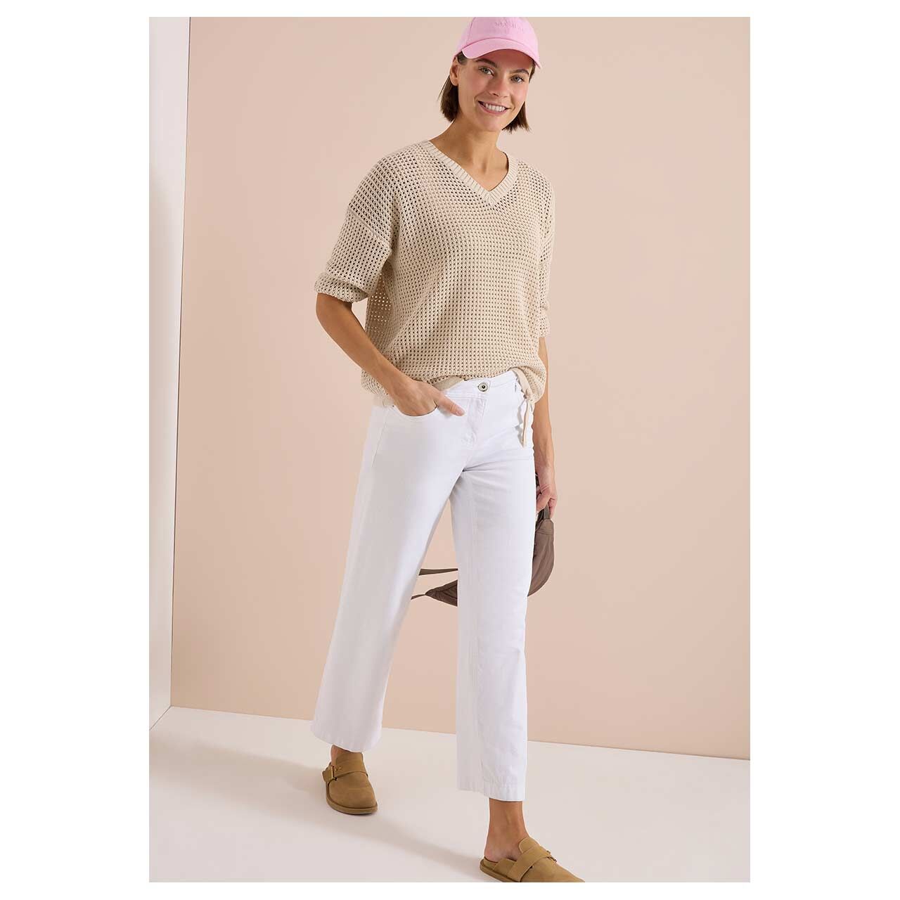 Damen 3/4 Arm Pullover Crochet V-Neck von Cecil in Beige, Ganzkörperansicht am Model