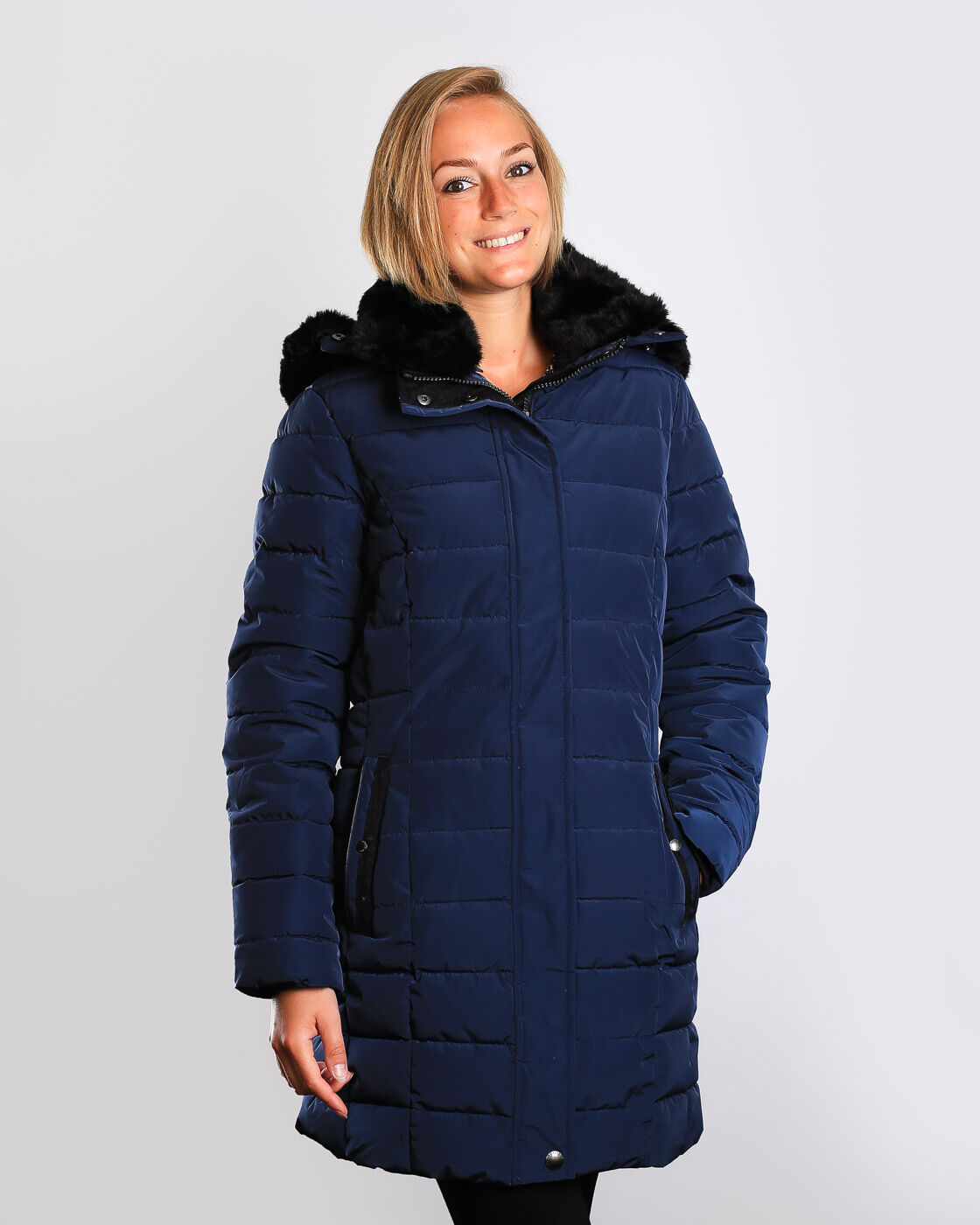 wellensteyn-jacke-santorin-longrw7DJ3TVrUplp Damen Jacke Santorin Long von Wellensteyn in Dunkelblau, Vorderansicht mit Model