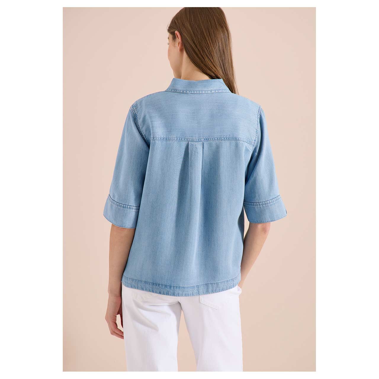 Damen Kurzarm Bluse Denim Look von Cecil in Hellblau angewaschen, Rückansicht am Model
