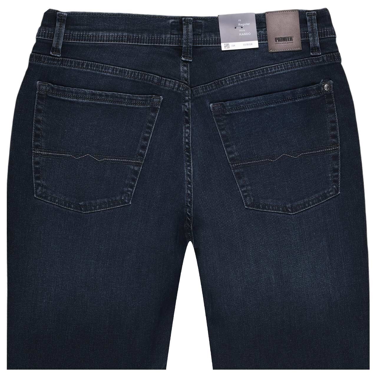 Stretch Herrenjeans Rando in Dunkelblau angewaschen von Pioneer, detaillierte Rückansicht