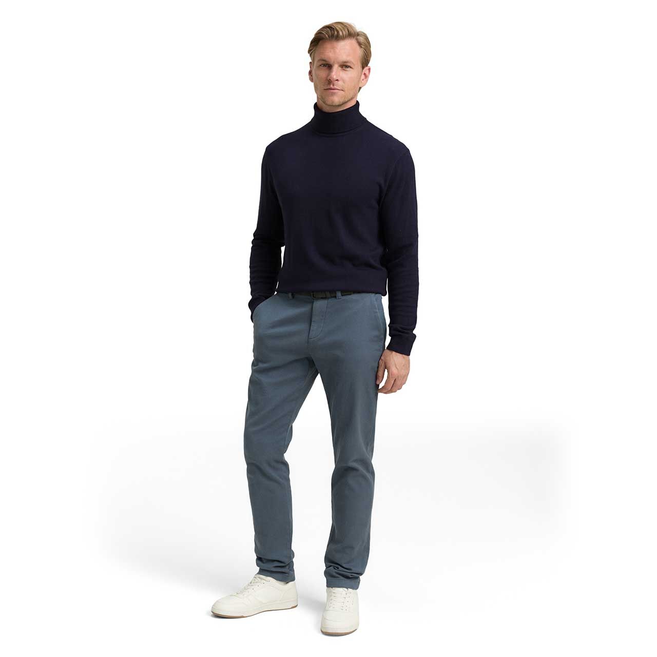 Herren Pullover Cashmere Turtleneck Knit von Tom Tailor in Dunkelblau meliert, Ganzkörperansicht am Model