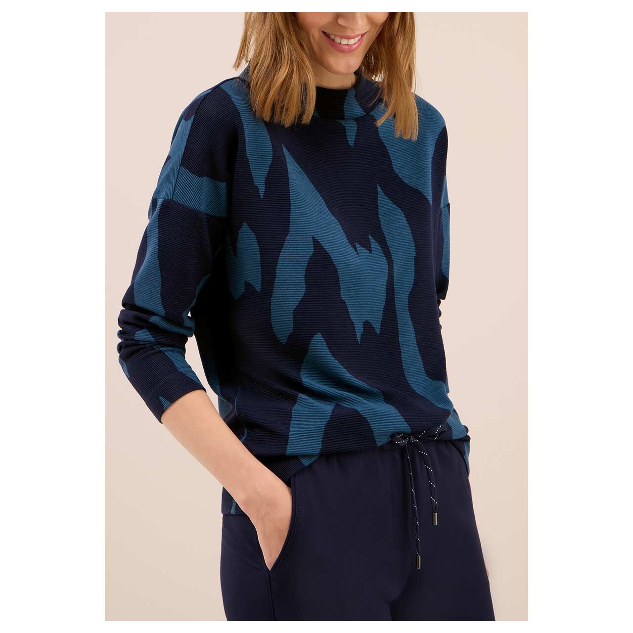 Damen Langarm Shirt Ottoman Funnel Neck von Cecil in Dunkelblau mit Print, Vorderansicht am Model