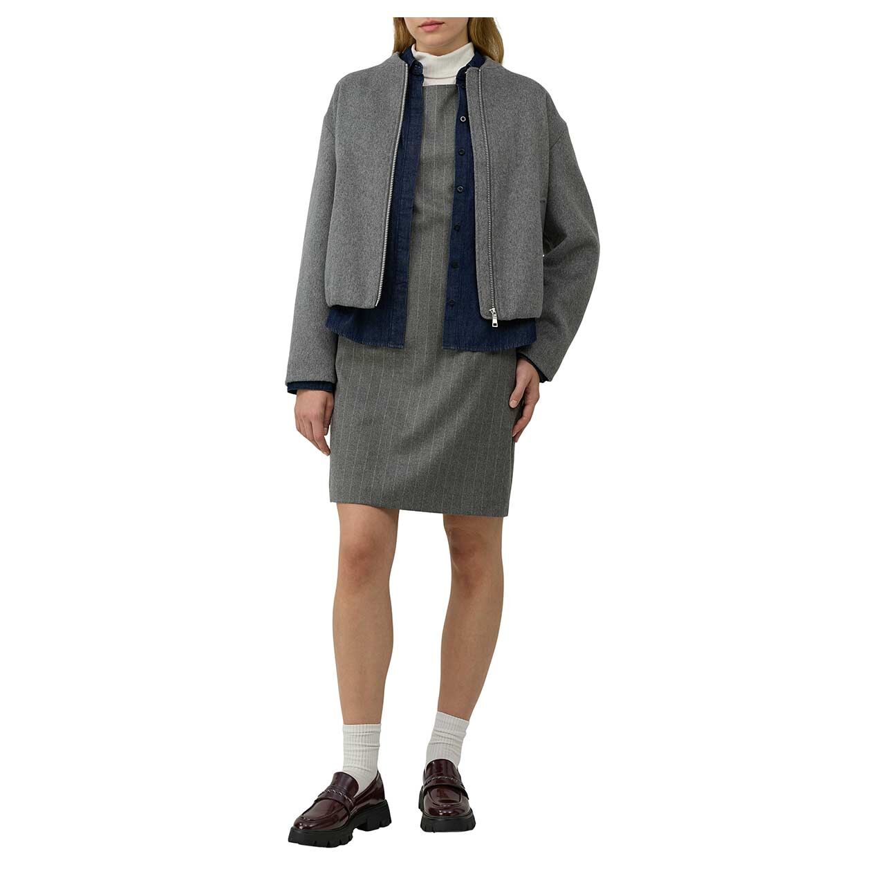Damen Trägerkleid von s.Oliver in Grau gestreift, Vorderansicht am Model