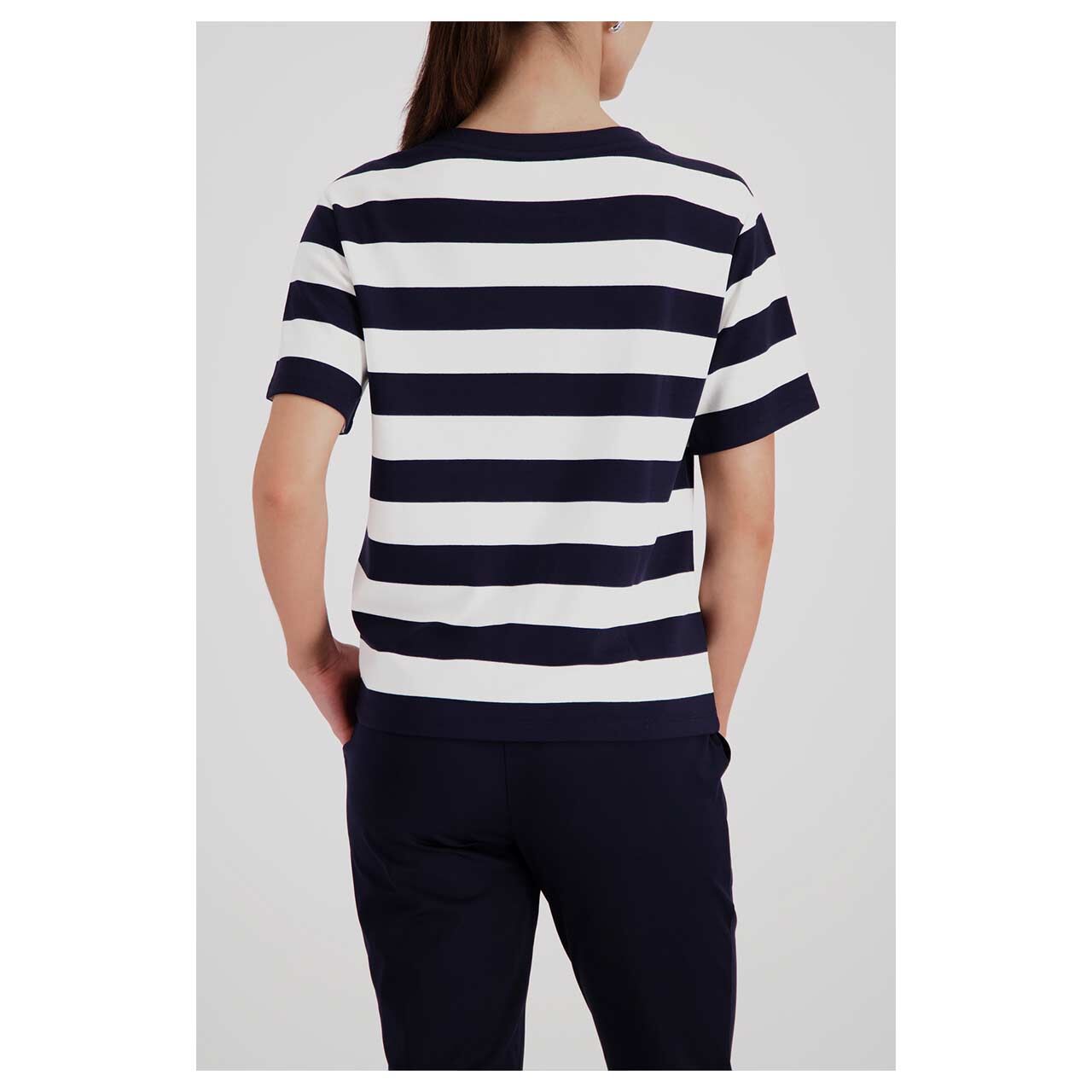 Damen Kurzarm Sweatshirt von Monari in Dunkelblau gestreift, Rückansicht am Model