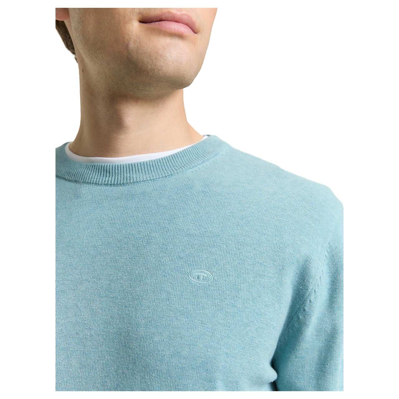 Herren Pullover Basic Crewneck Knit von Tom Tailor in Hellblau meliert, Detailansicht vorne am Model