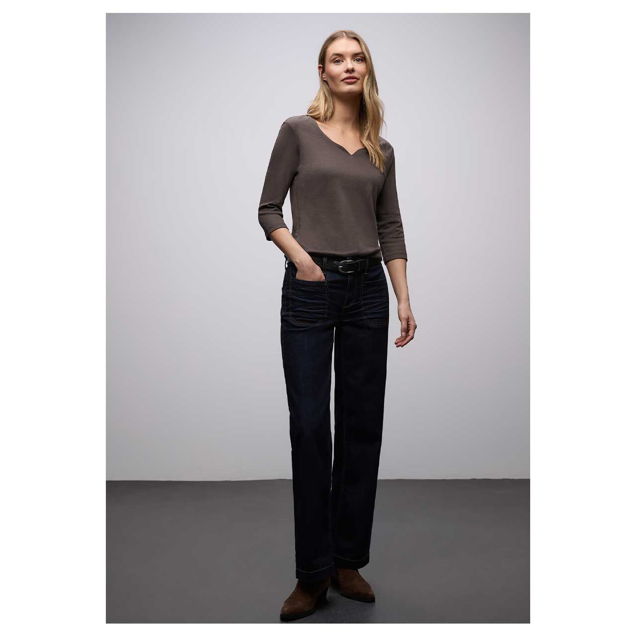 Damen 3/4 Arm Shirt von Street One in Dunkelbraun, Detailansicht Ausschnitt