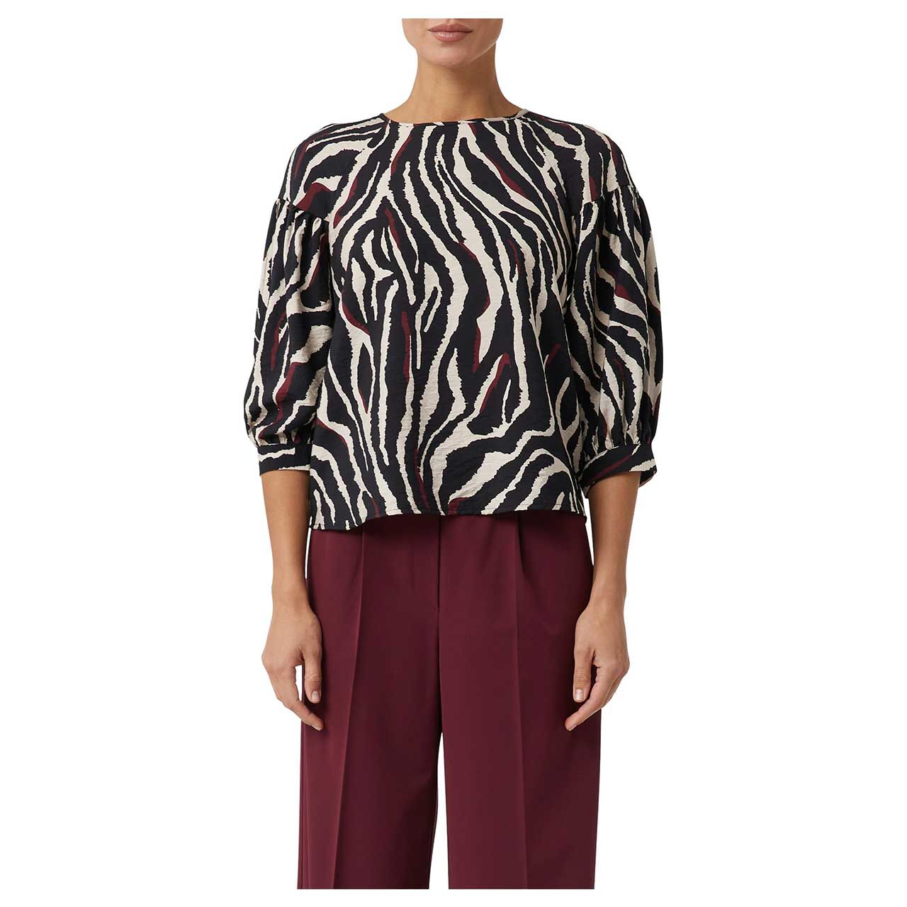 Damen 3/4 Arm Bluse von Comma in Burgunderrot mit Print, detaillierte Vorderansicht am Model