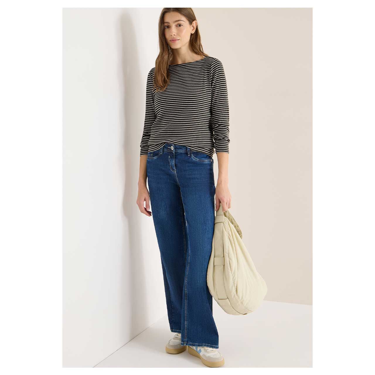 Damen Langarm Shirt Stripe Rib Boatneck von Cecil in Dunkelgrün gestreift, Ganzkörperansicht am Model