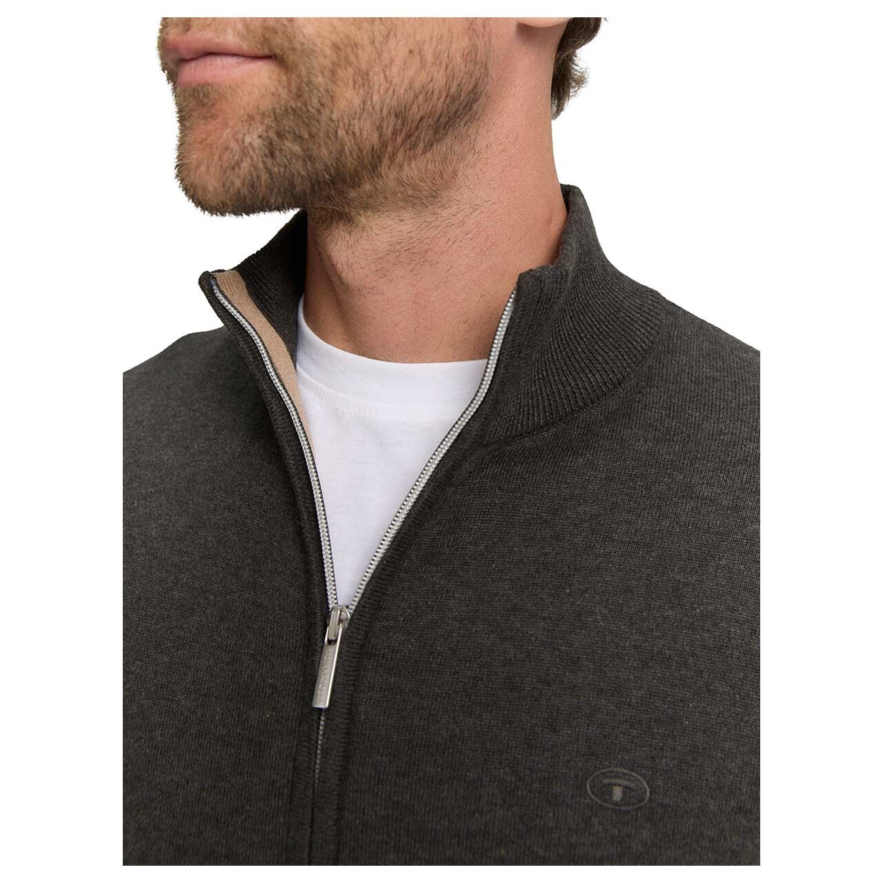 Herren Strickjacke Basic Knit Jacket von Tom Tailor in Dunkelgrau meliert, Detailansicht am Model
