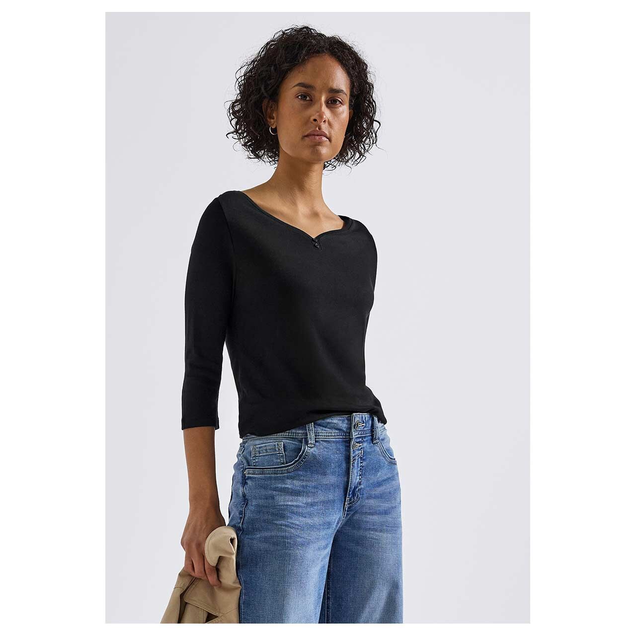 Damen 3/4 Arm Shirt Basic Buttons von Street One in Schwarz, Vorderansicht am Model