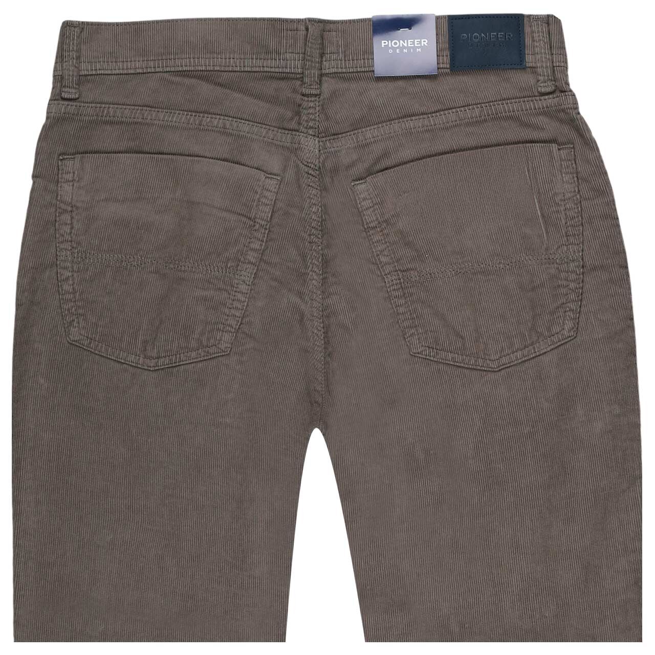 Stretch Herren Cordhose Rando in Braun-Grau von Pioneer, detaillierte Rückansicht