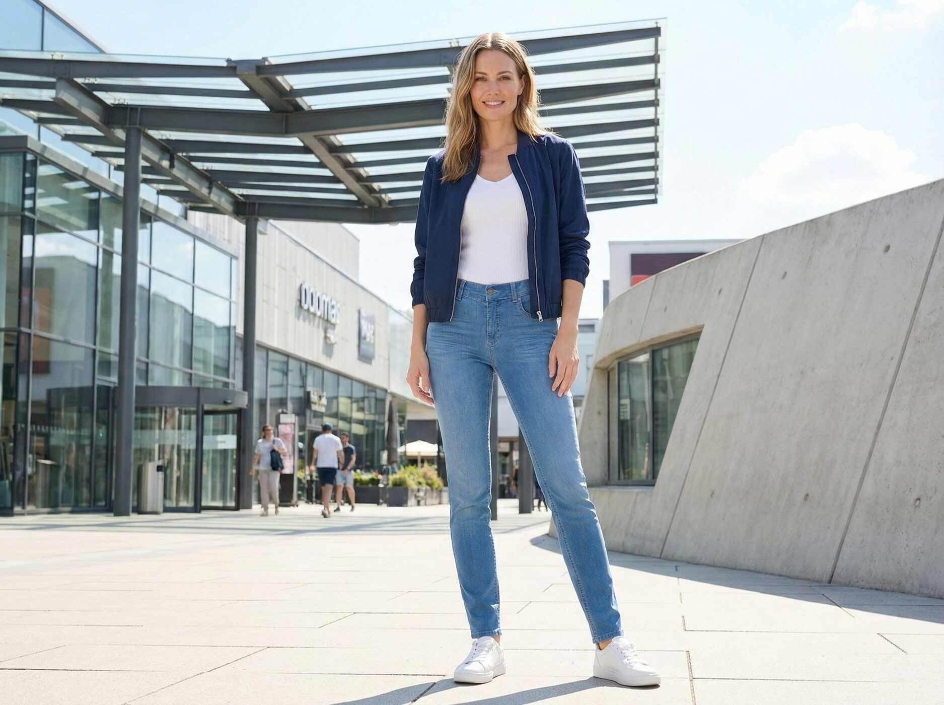 Frau mit Jeans Cici