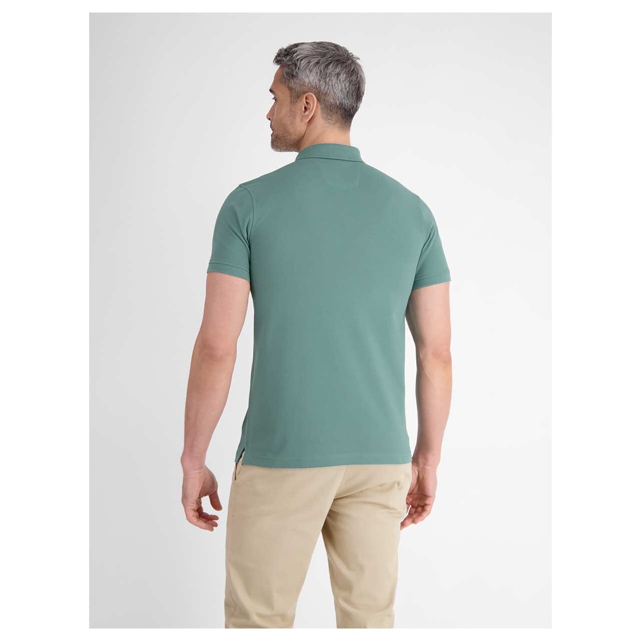 Herren Piqué Poloshirt von Lerros in Petrol mit der Farbnummer 429, Rückansicht am Model