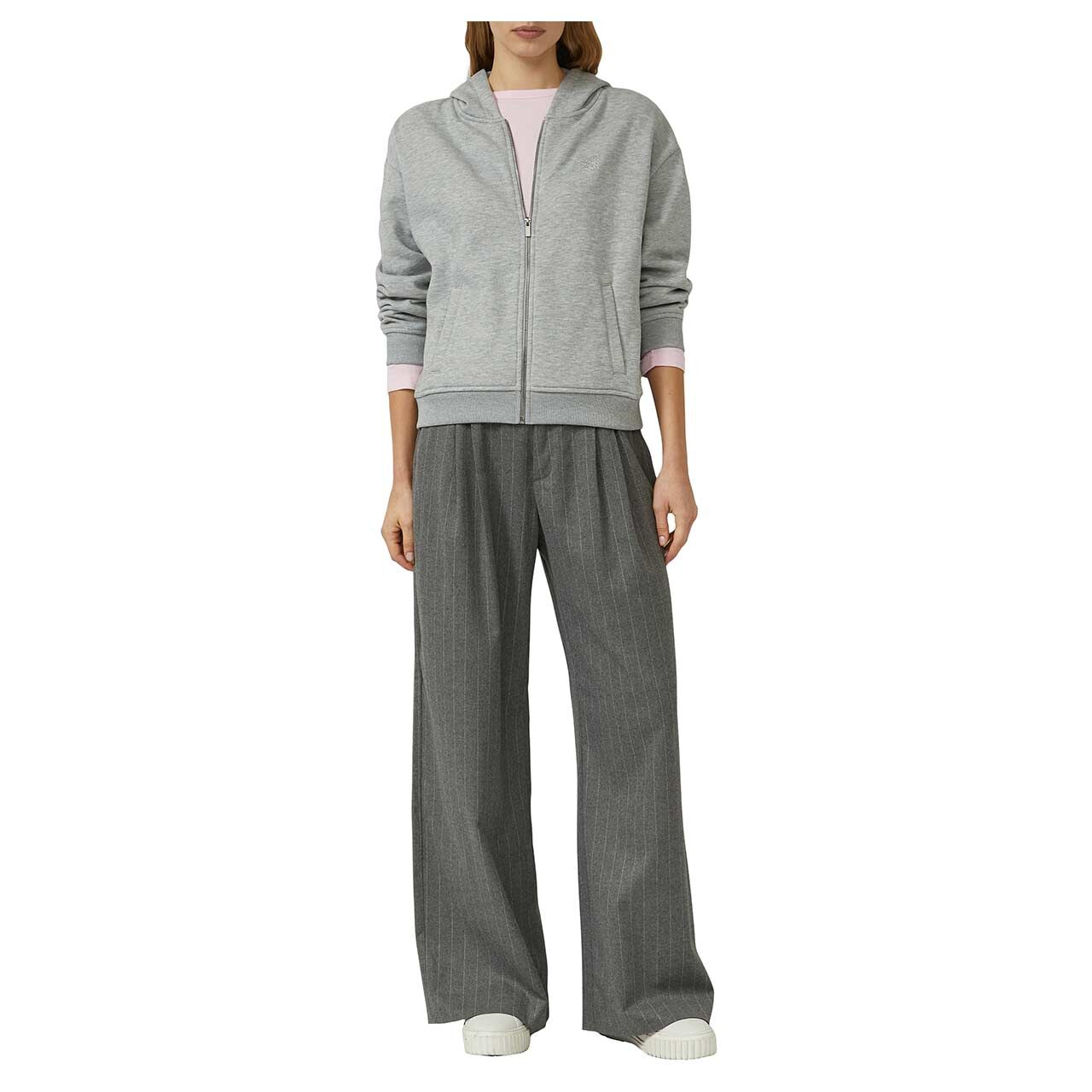 Damen Langarm Shirt von s.Oliver in Rosa, Ganzkörperansicht am Model mit Strickjacke