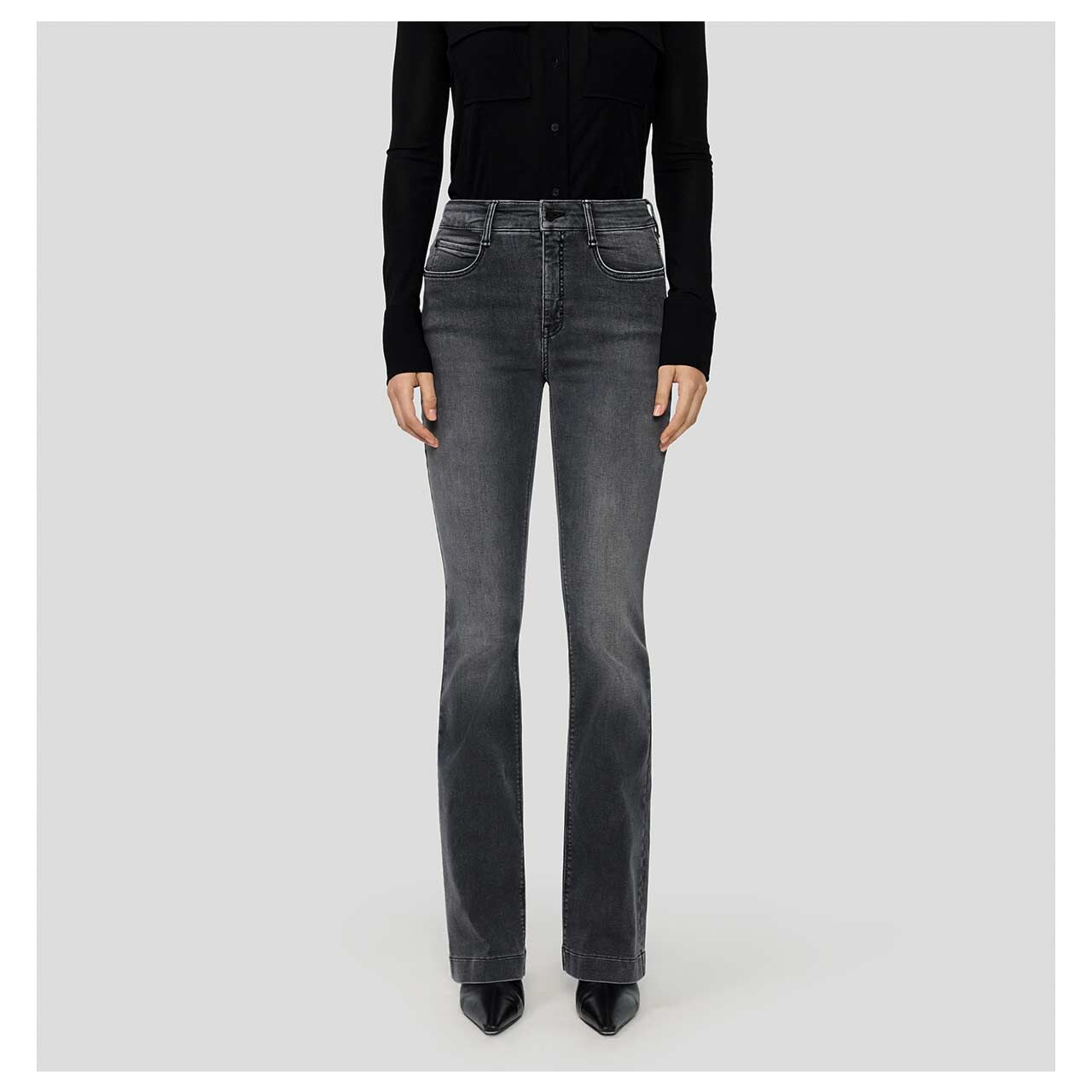 Stretch Damenjeans Dream Boot von MAC in Grau verwaschen, Vorderansicht am Model
