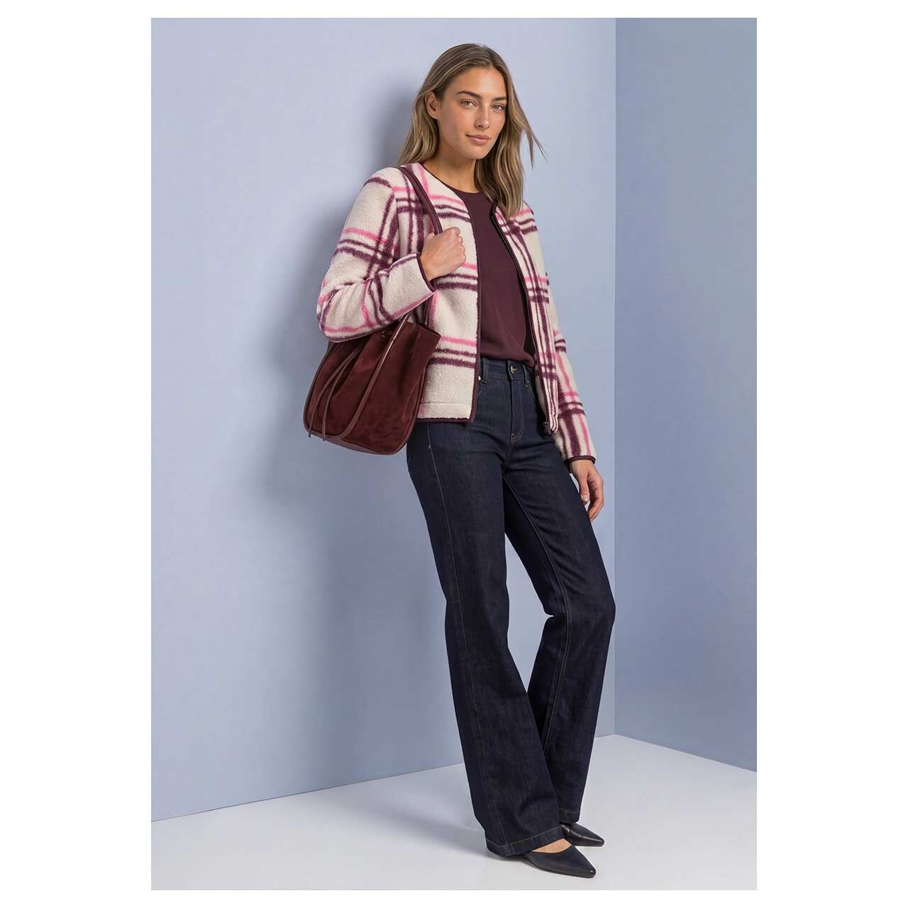 Damen Teddyjacke Printed Zip Jacket von Street One in Lila kariert, Ganzkörperansicht am Model