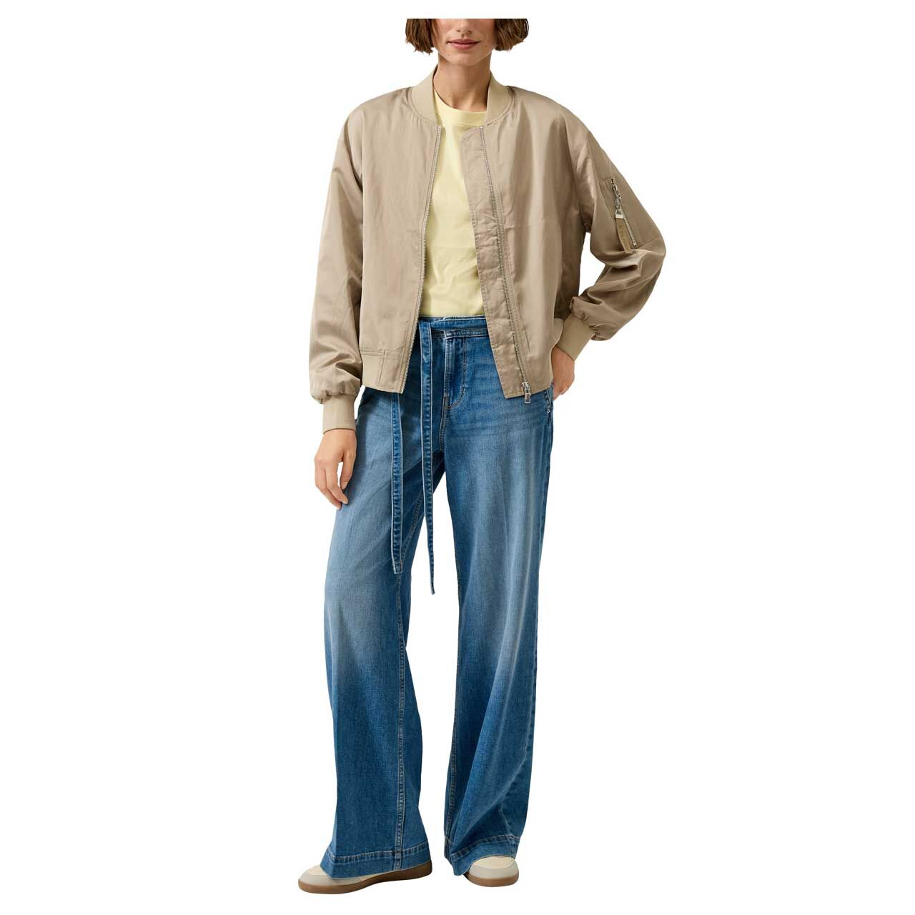 Damen Jacke Bomber Jacket von s.Oliver in Beige, Ganzkörperansicht am Model