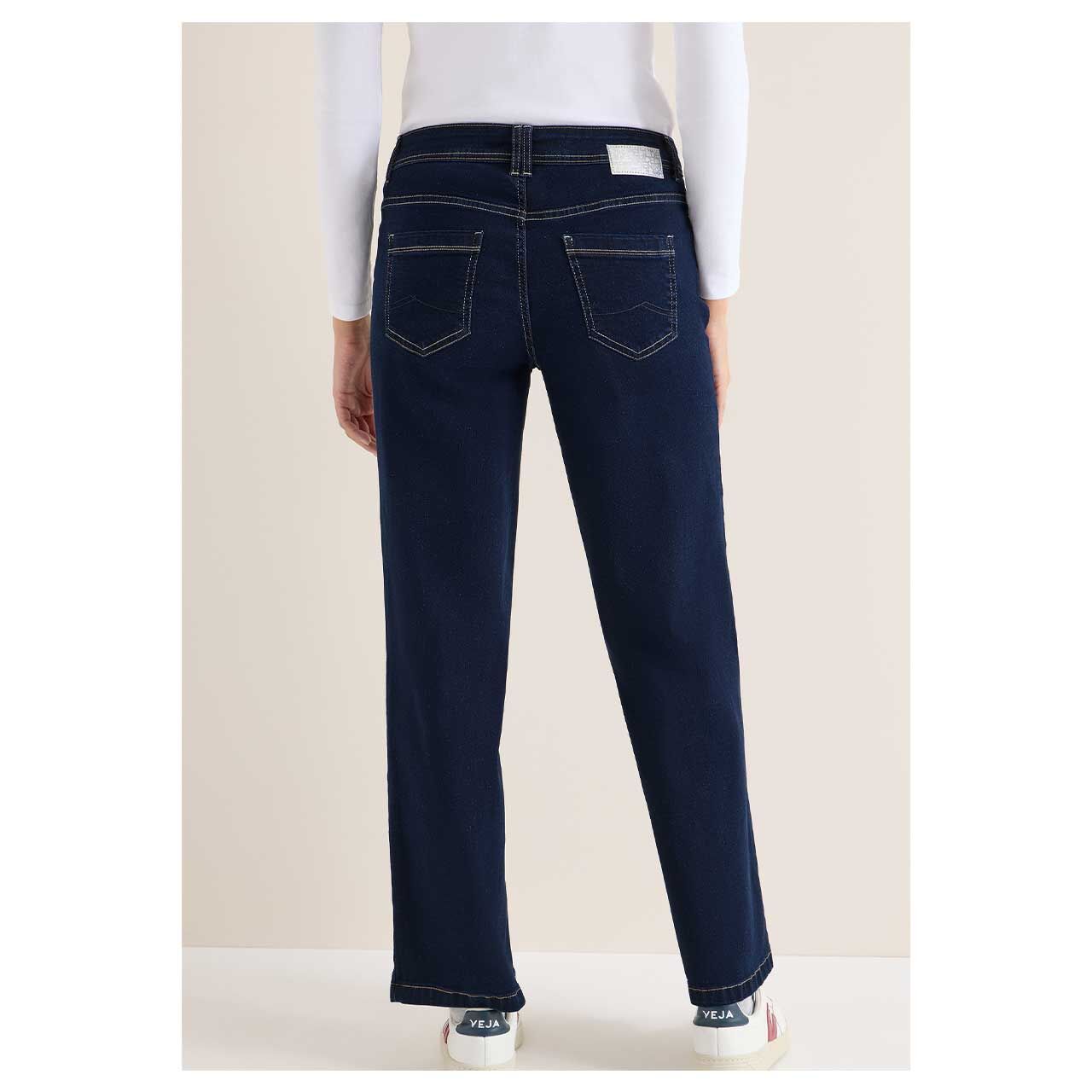 Damenjeans Neele von Cecil in Dunkelblau, Rückansicht am Model