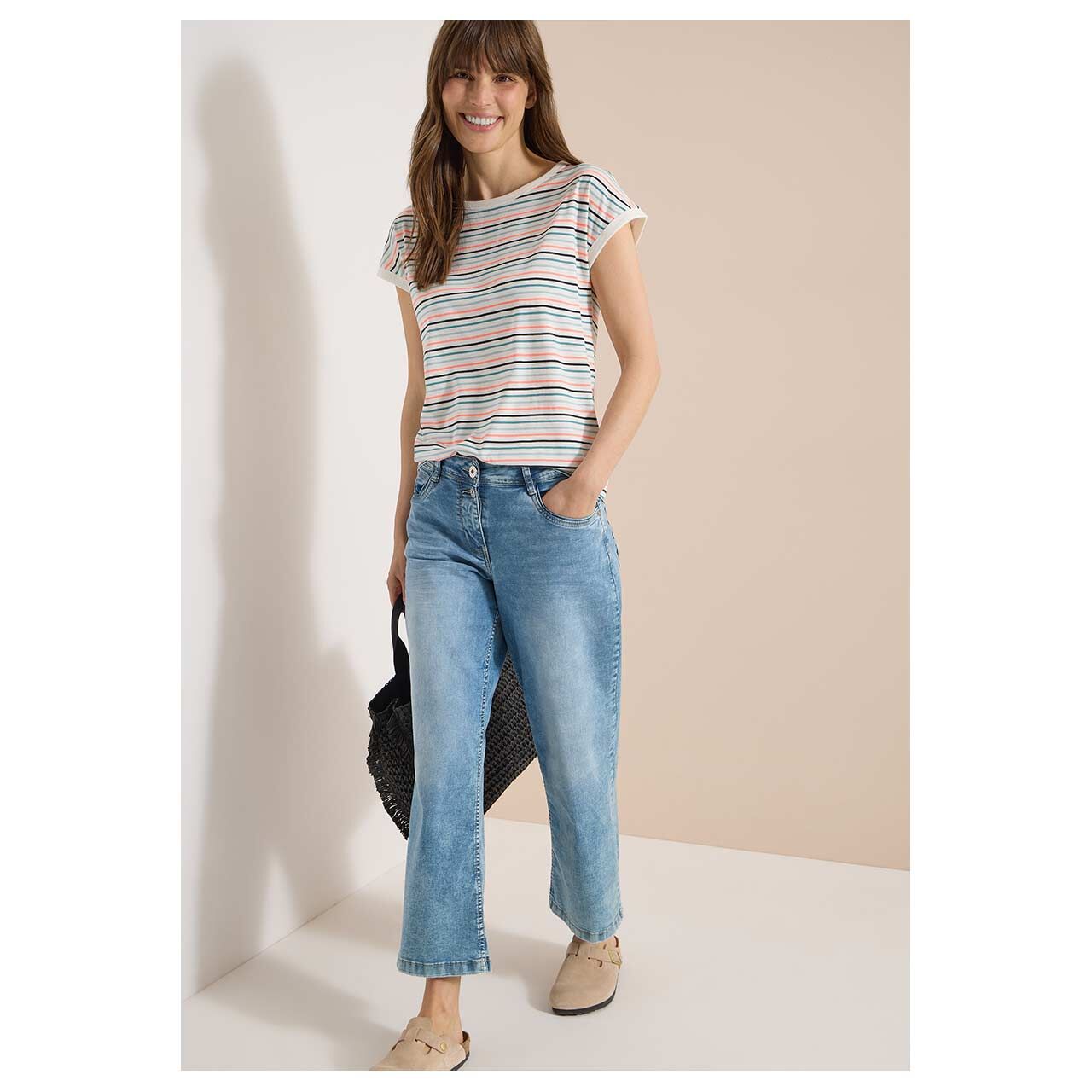 Damen T-Shirt Multi Striped Turn-Up von Cecil in Cremeweiß gestreift, Ganzkörperansicht am Model