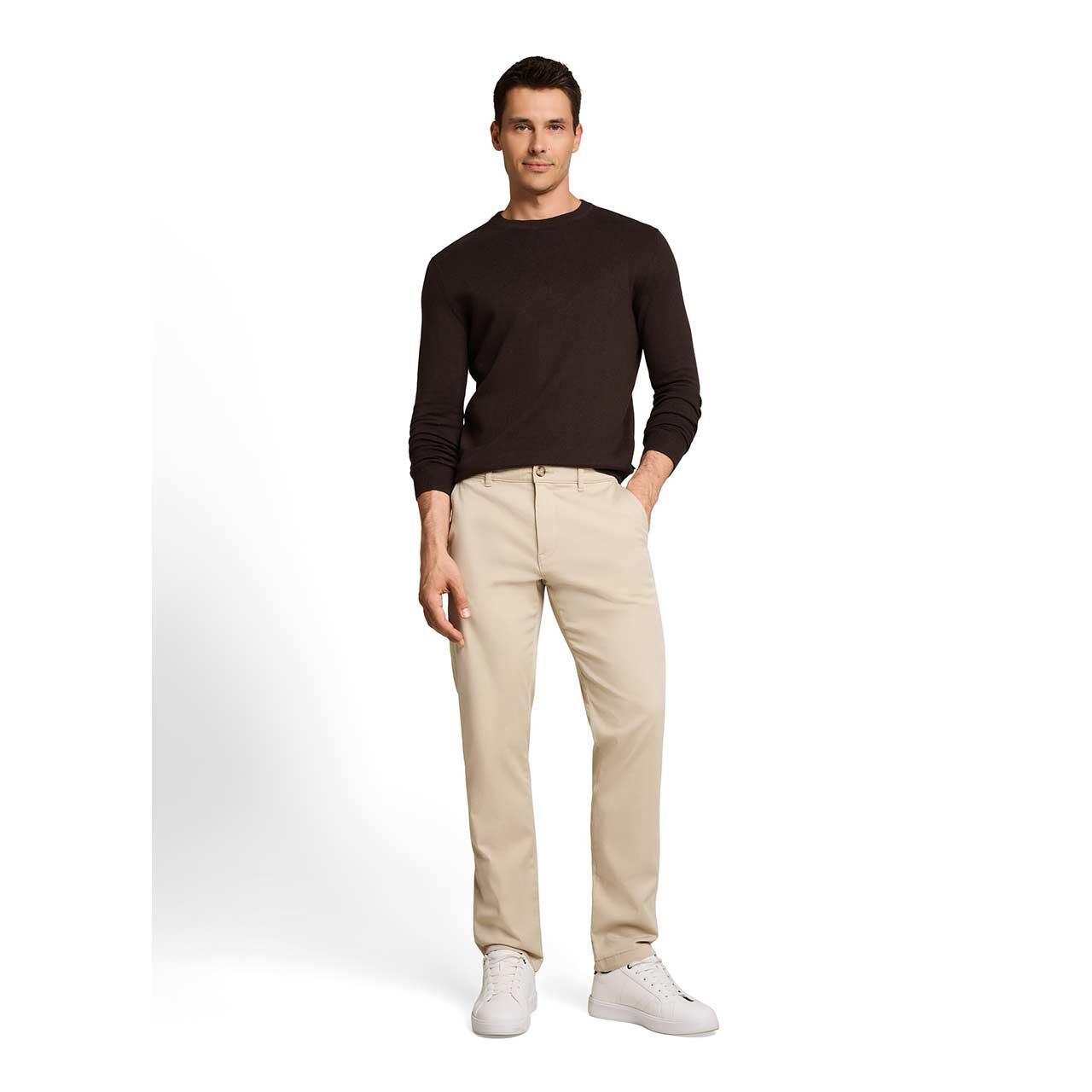Herren Pullover Cashmere Crewneck Knit von Tom Tailor in Dunkelbraun meliert, Ganzkörperansicht am Model