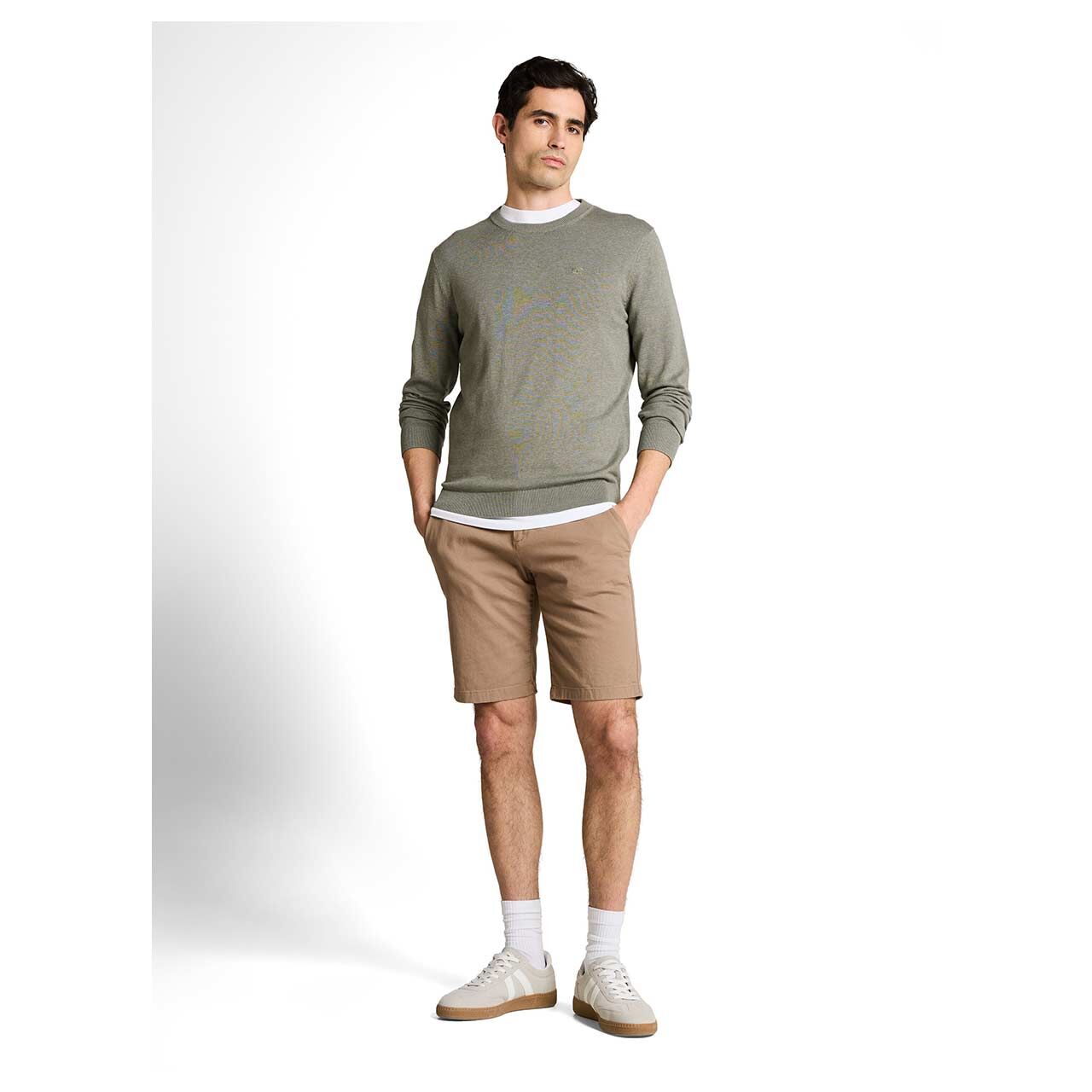 Herren Pullover Basic Crewneck Knit von Tom Tailor in Grün-Grau meliert, Ganzkörperansicht am Model