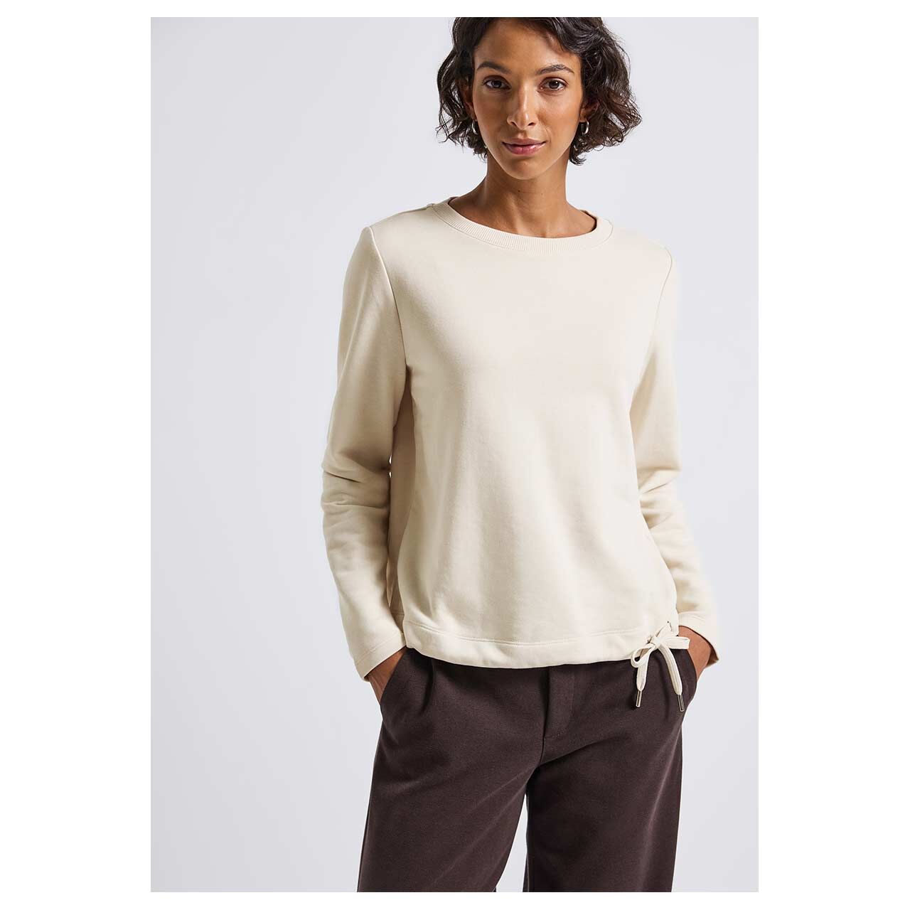 Damen Pullover Crewneck von Street One in Cremeweiß, Vorderansicht am Model