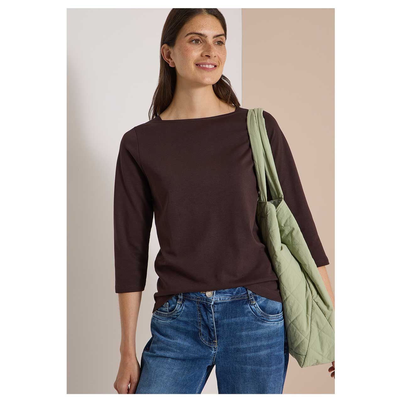 Damen 3/4 Arm Shirt Basic Boatneck von Cecil in Dunkelbraun, detaillierte Vorderansicht am Model