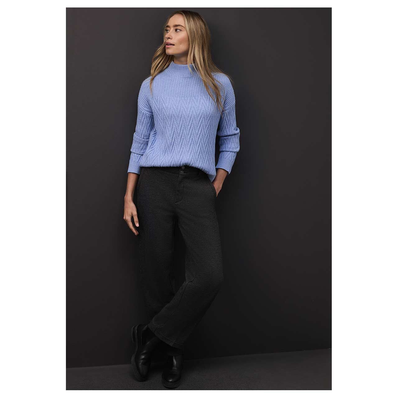 Damen Pullover Turtle Structure von Street One in Hellblau meliert, Ganzkörperansicht am Model