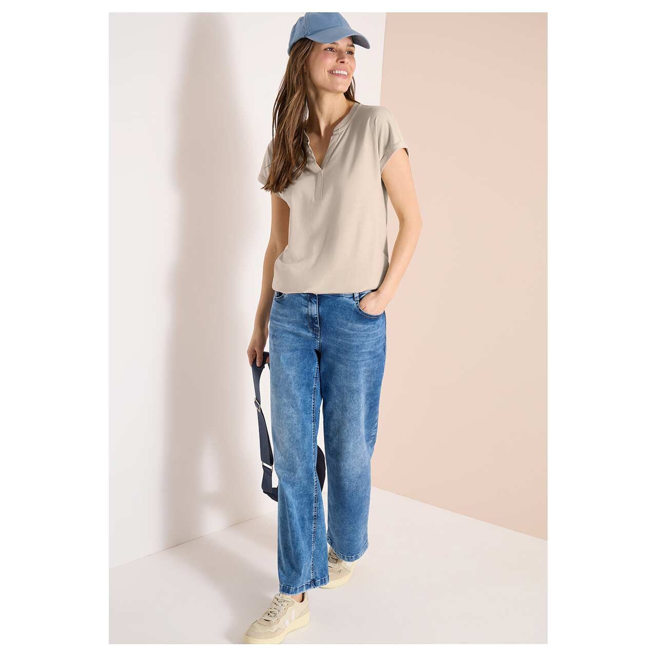 Damen T-Shirt Solid Rib Collar Tunic von Cecil in Beige, Ganzkörperansicht am Model